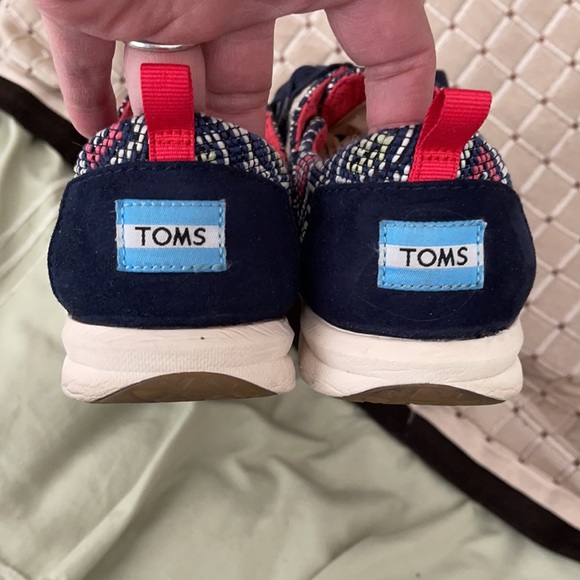 Toms Shape Embroidered Design Lightweight Sneakers - Picture 7 of 12